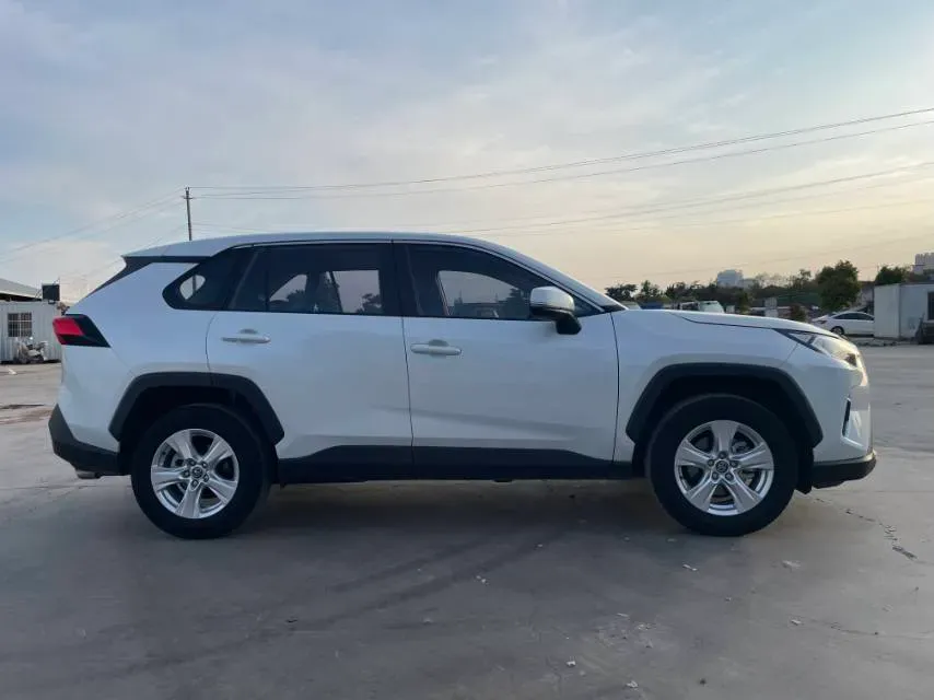 2024 Toyota RAV4 2.0L 171HP L4 CVT,autocango,china used car exporter,china ev exporter,chinese used car exporter,chinese used ev exporter