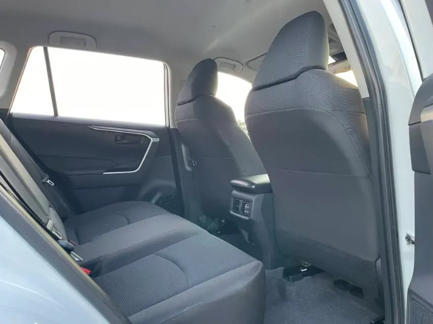 2024 Toyota RAV4 2.0L 171HP L4 CVT,autocango,china used car exporter,china ev exporter,chinese used car exporter,chinese used ev exporter