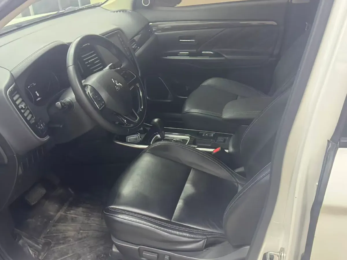 2019 Mitsubishi Outlander 2.0L 166HP L4 CVT,autocango,china used car exporter,china ev exporter,chinese used car exporter,chinese used ev exporter