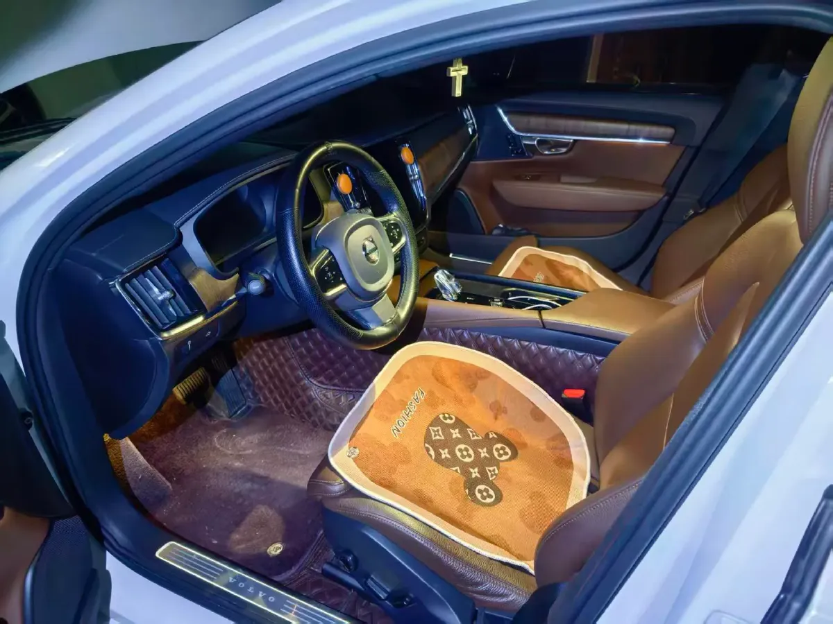 2022 Volvo S90 2.0T 250HP L4 8AT,autocango,china used car exporter,china ev exporter,chinese used car exporter,chinese used ev exporter