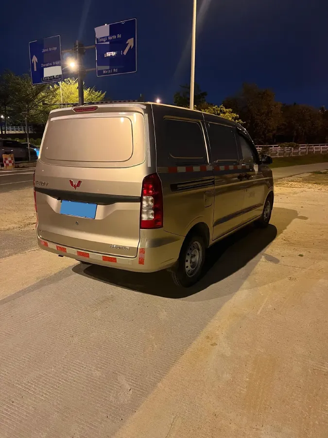 2019 WuLing HongGuang V 1.5L 105HP L4 5MT,autocango,china used car exporter,china ev exporter,chinese used car exporter,chinese used ev exporter