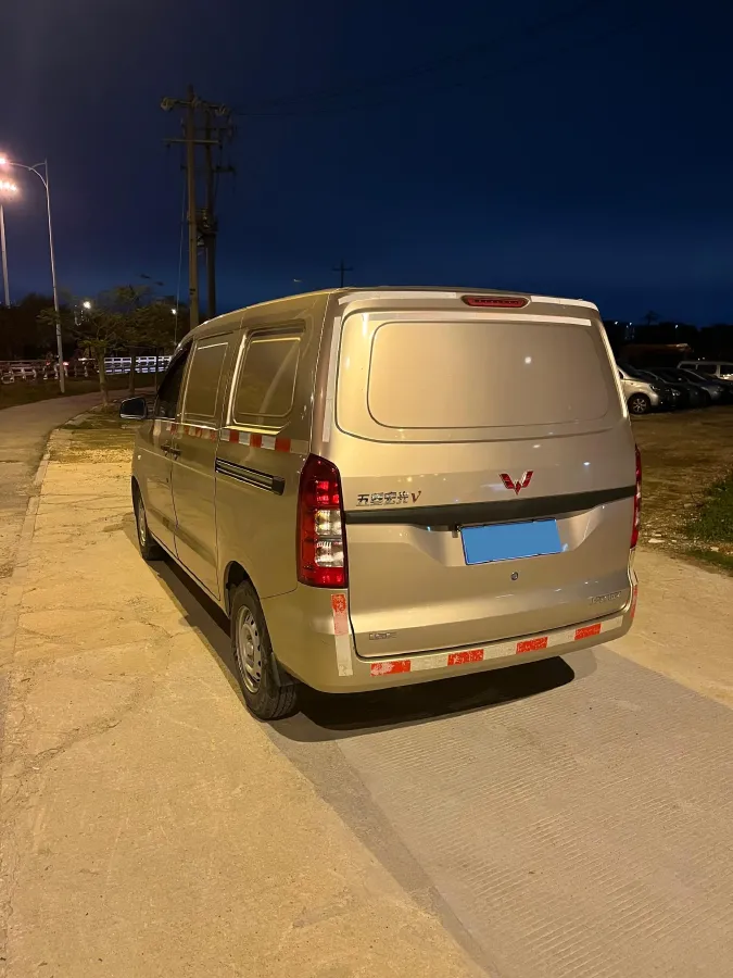 2019 WuLing HongGuang V 1.5L 105HP L4 5MT,autocango,china used car exporter,china ev exporter,chinese used car exporter,chinese used ev exporter