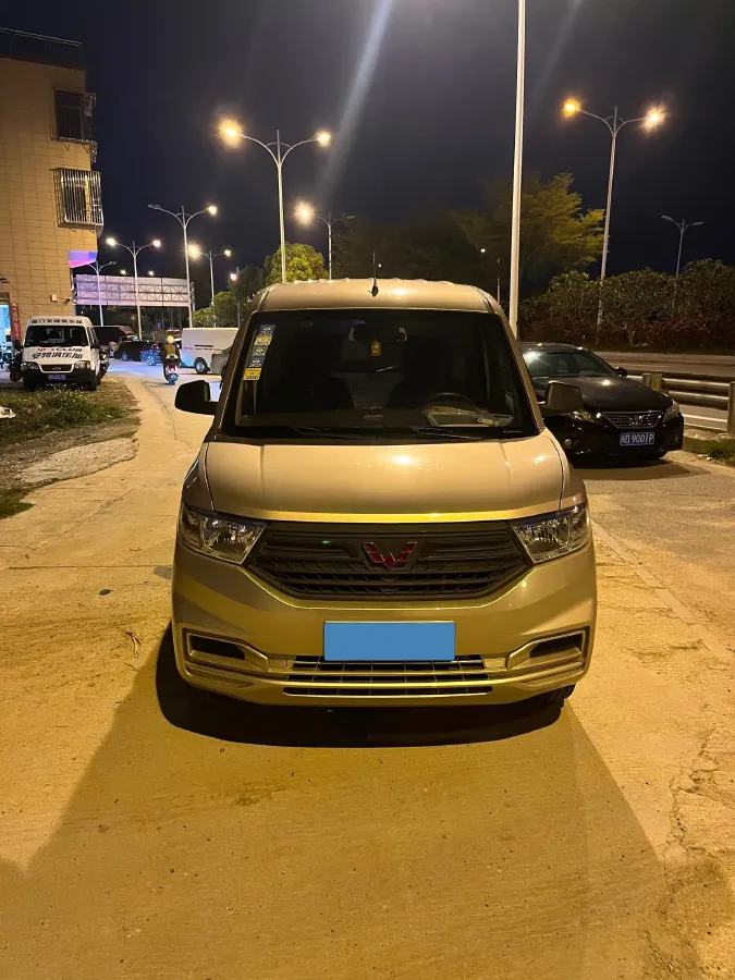 2019 WuLing HongGuang V 1.5L 105HP L4 5MT,autocango,china used car exporter,china ev exporter,chinese used car exporter,chinese used ev exporter