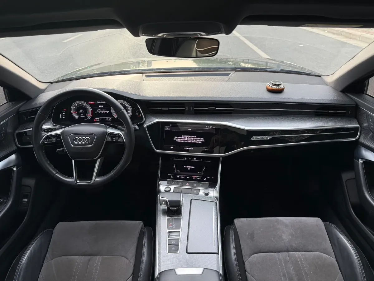 2021 Audi A6L 2.0T 224HP L4 7DCT,autocango,china used car exporter,china ev exporter,chinese used car exporter,chinese used ev exporter