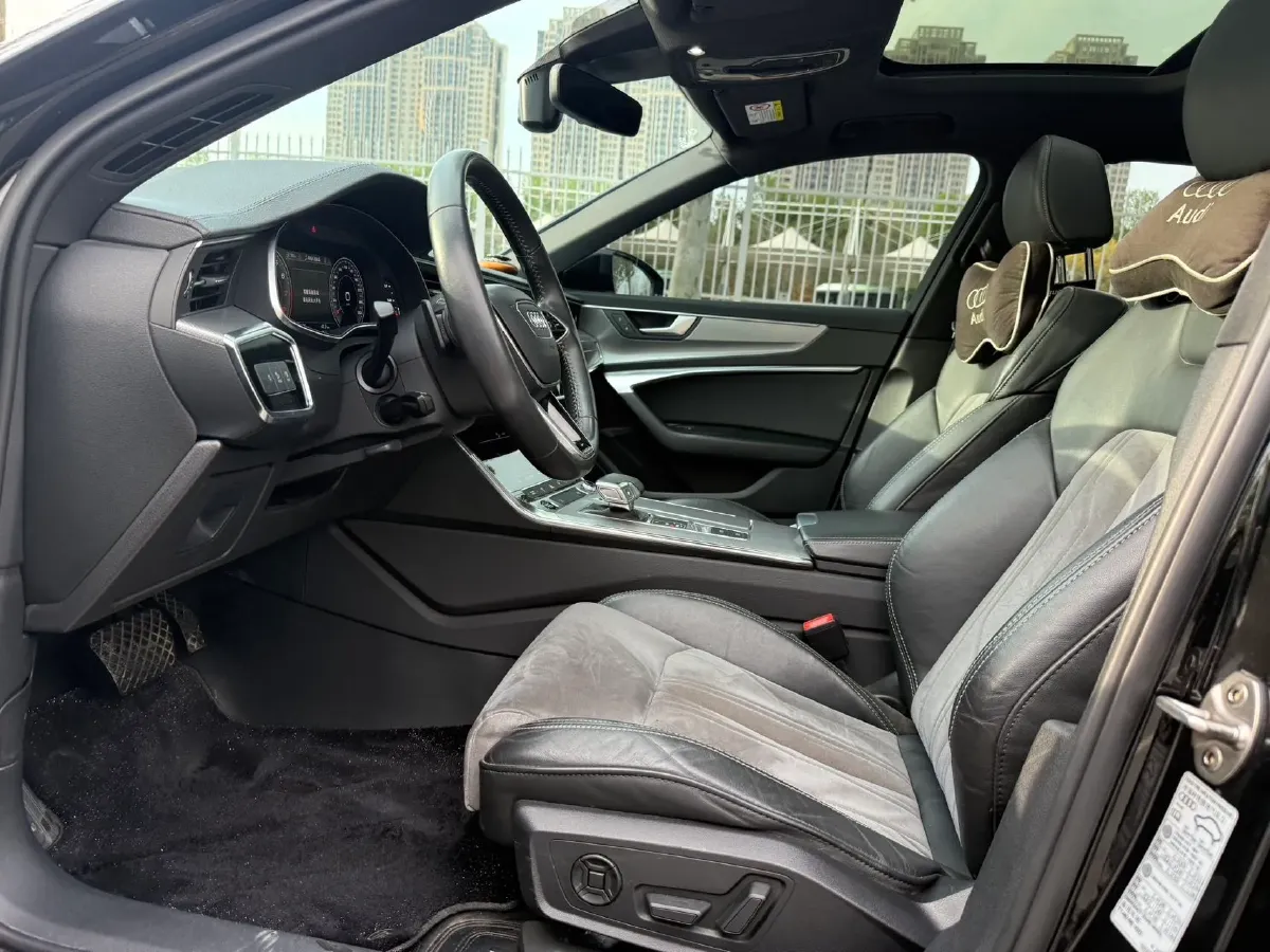 2021 Audi A6L 2.0T 224HP L4 7DCT,autocango,china used car exporter,china ev exporter,chinese used car exporter,chinese used ev exporter