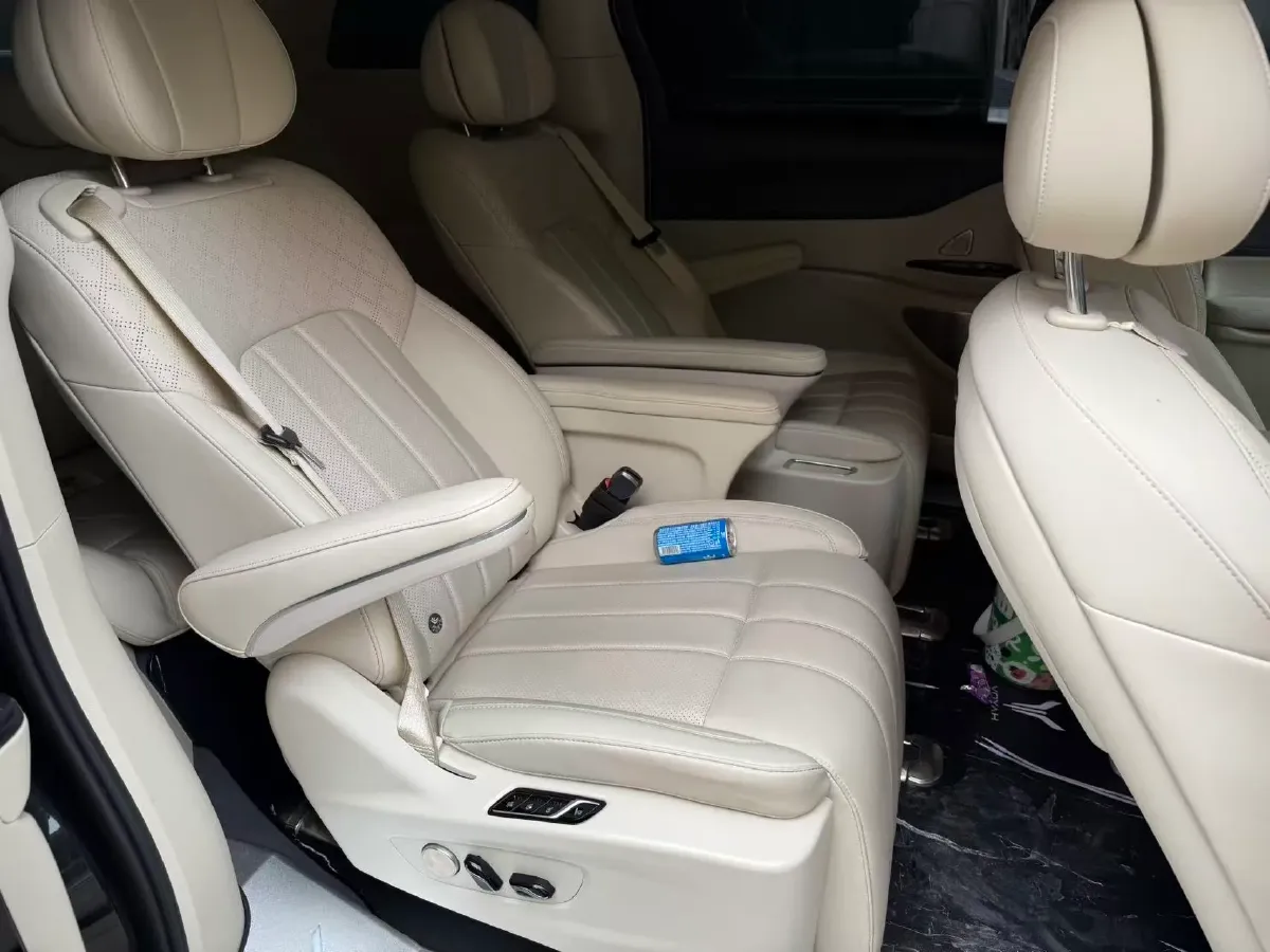 2024 Voyah Dream 1.5T 150HP L4 PHEV 43KWH,autocango,china used car exporter,china ev exporter,chinese used car exporter,chinese used ev exporter