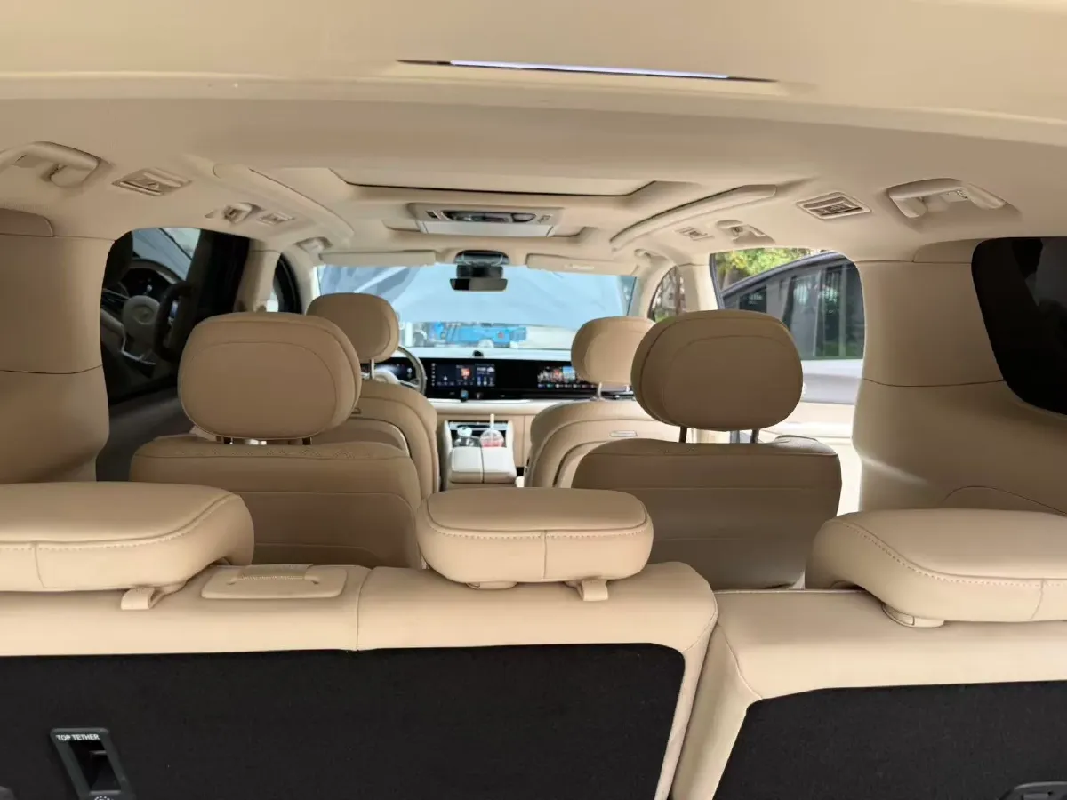 2024 Voyah Dream 1.5T 150HP L4 PHEV 43KWH,autocango,china used car exporter,china ev exporter,chinese used car exporter,chinese used ev exporter