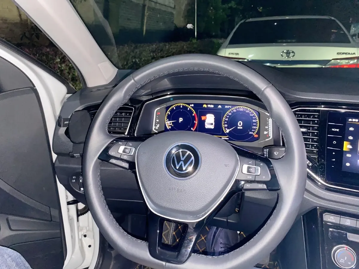 2022 Volkswagen T-Roc 1.4T 150HP L4 7DCT,autocango,china used car exporter,china ev exporter,chinese used car exporter,chinese used ev exporter