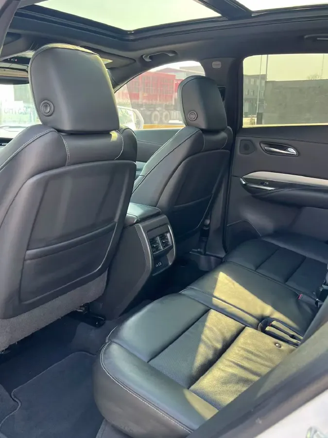 2022 Cadillac XT4 2.0T 237HP L4 9AT,autocango,china used car exporter,china ev exporter,chinese used car exporter,chinese used ev exporter