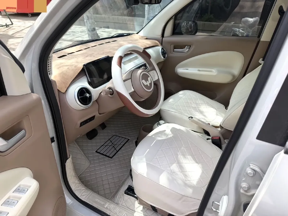 2025 WuLing HongGuang MINI EV BEV 16.2KWH,autocango,china used car exporter,china ev exporter,chinese used car exporter,chinese used ev exporter