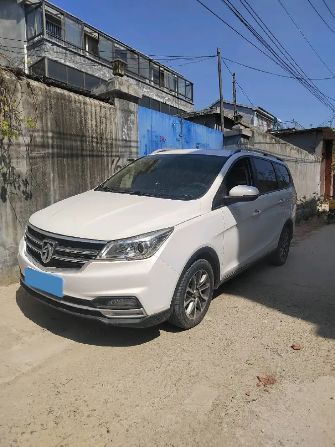 2019 BaoJun 730 1.5L 112HP L4 6MT,autocango,china used car exporter,china ev exporter,chinese used car exporter,chinese used ev exporter