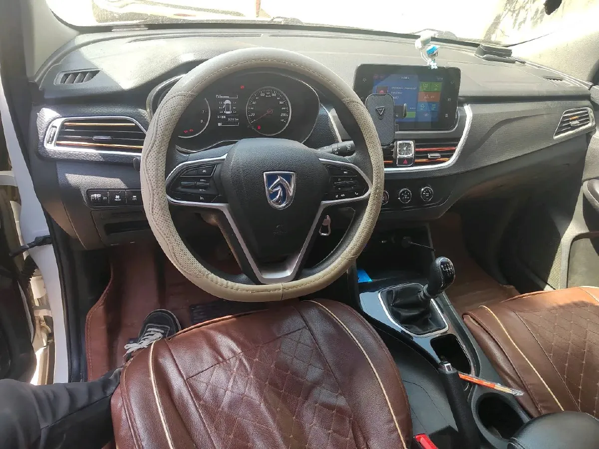 2019 BaoJun 730 1.5L 112HP L4 6MT,autocango,china used car exporter,china ev exporter,chinese used car exporter,chinese used ev exporter