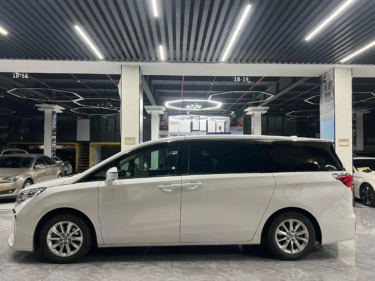 2018 Buick GL8 2.0T 260HP L4 6AT,autocango,china used car exporter,china ev exporter,chinese used car exporter,chinese used ev exporter