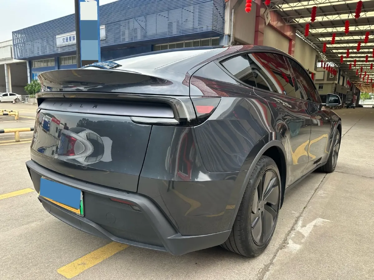 2025 Tesla Model Y BEV 62.5KWH,autocango,china used car exporter,china ev exporter,chinese used car exporter,chinese used ev exporter