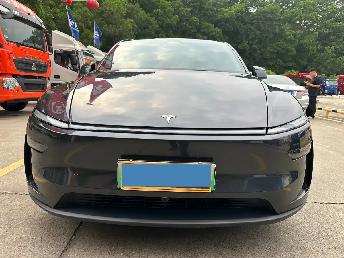 2025 Tesla Model Y BEV 62.5KWH,autocango,china used car exporter,china ev exporter,chinese used car exporter,chinese used ev exporter