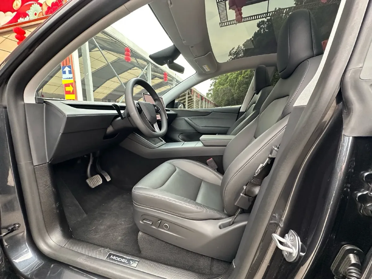 2025 Tesla Model Y BEV 62.5KWH,autocango,china used car exporter,china ev exporter,chinese used car exporter,chinese used ev exporter