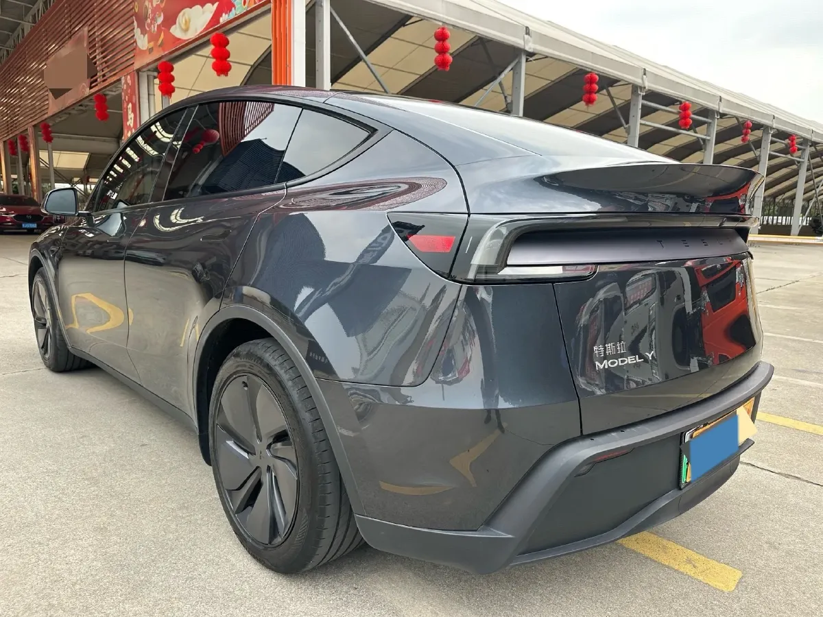 2025 Tesla Model Y BEV 62.5KWH,autocango,china used car exporter,china ev exporter,chinese used car exporter,chinese used ev exporter