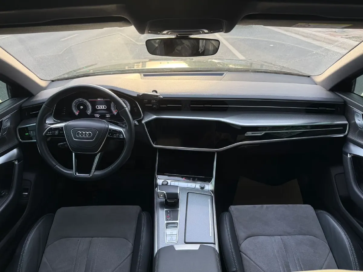 2023 Audi A6L 2.0T 190HP L4 7DCT,autocango,china used car exporter,china ev exporter,chinese used car exporter,chinese used ev exporter