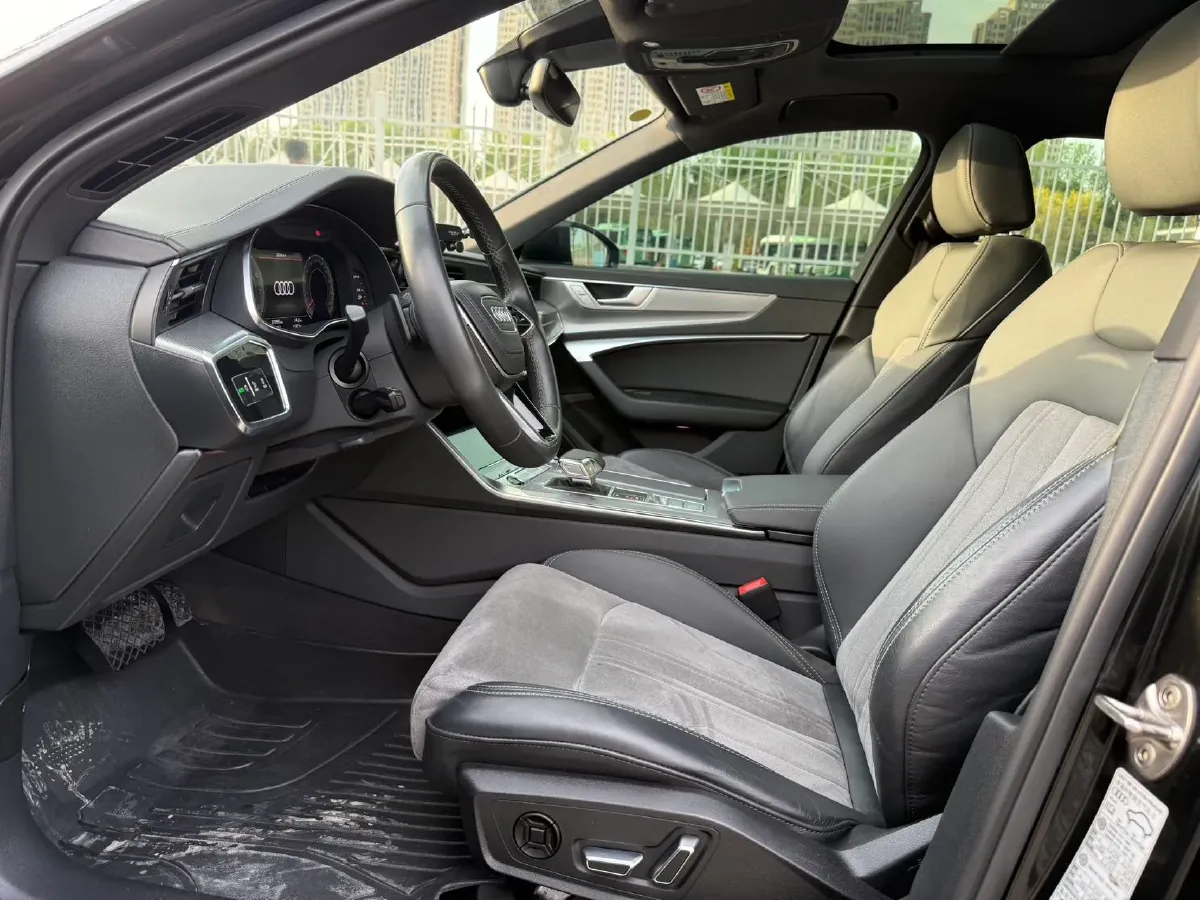 2023 Audi A6L 2.0T 190HP L4 7DCT,autocango,china used car exporter,china ev exporter,chinese used car exporter,chinese used ev exporter