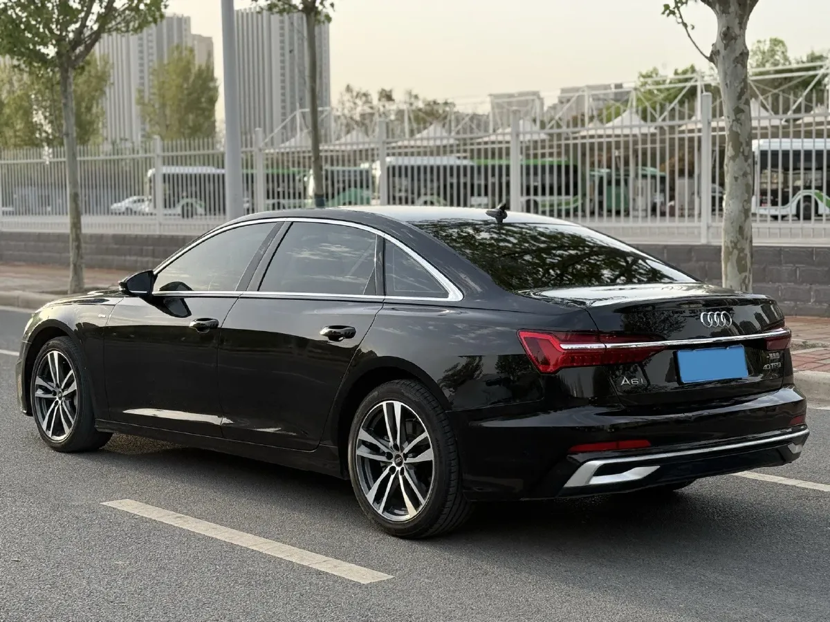 2023 Audi A6L 2.0T 190HP L4 7DCT,autocango,china used car exporter,china ev exporter,chinese used car exporter,chinese used ev exporter