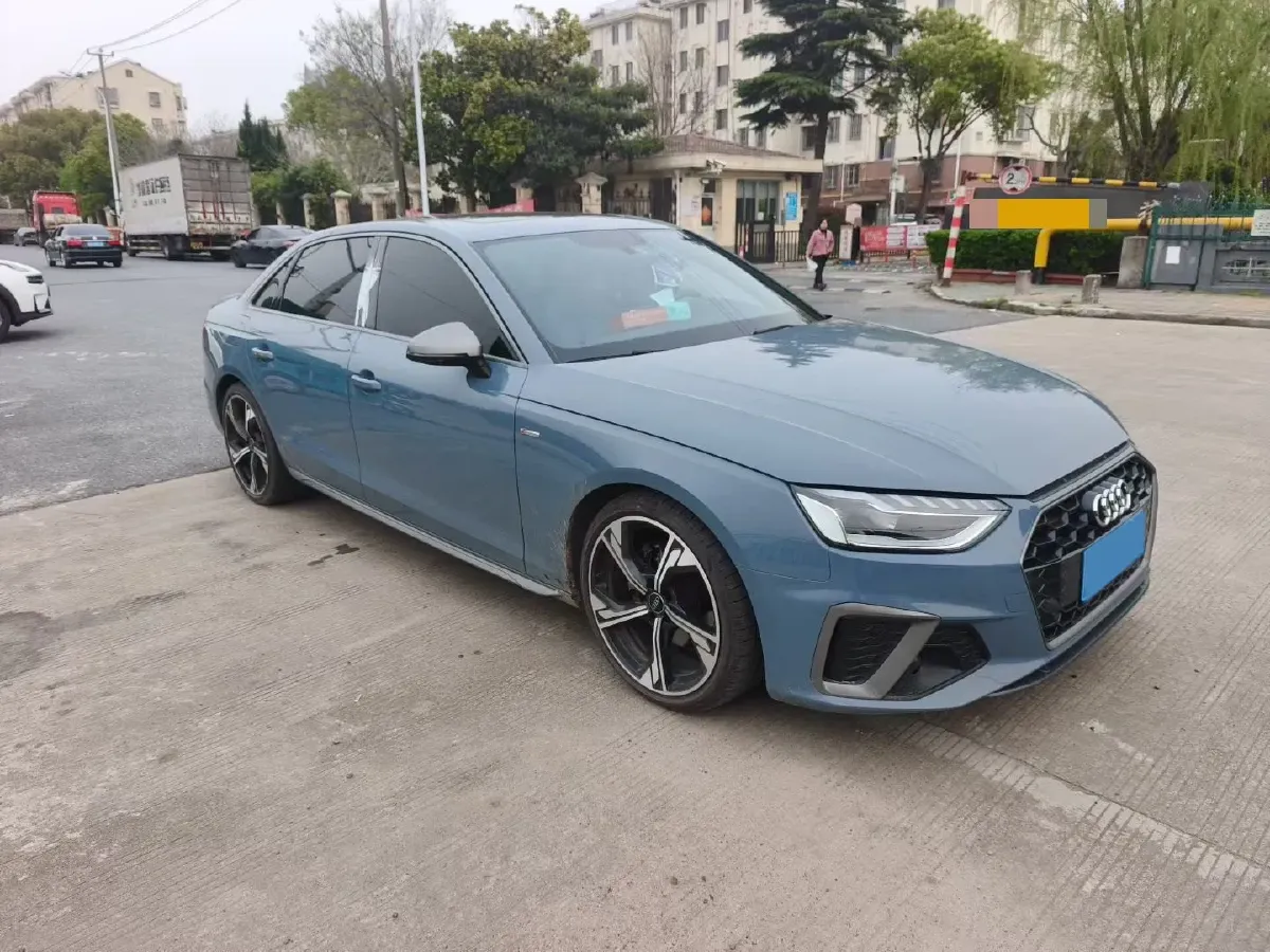 2022 Audi A4L 2.0T 190HP L4 7DCT,autocango,china used car exporter,china ev exporter,chinese used car exporter,chinese used ev exporter