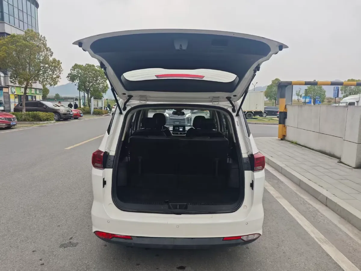 2019 BaoJun 360 1.5L 105HP L4 CVT,autocango,china used car exporter,china ev exporter,chinese used car exporter,chinese used ev exporter