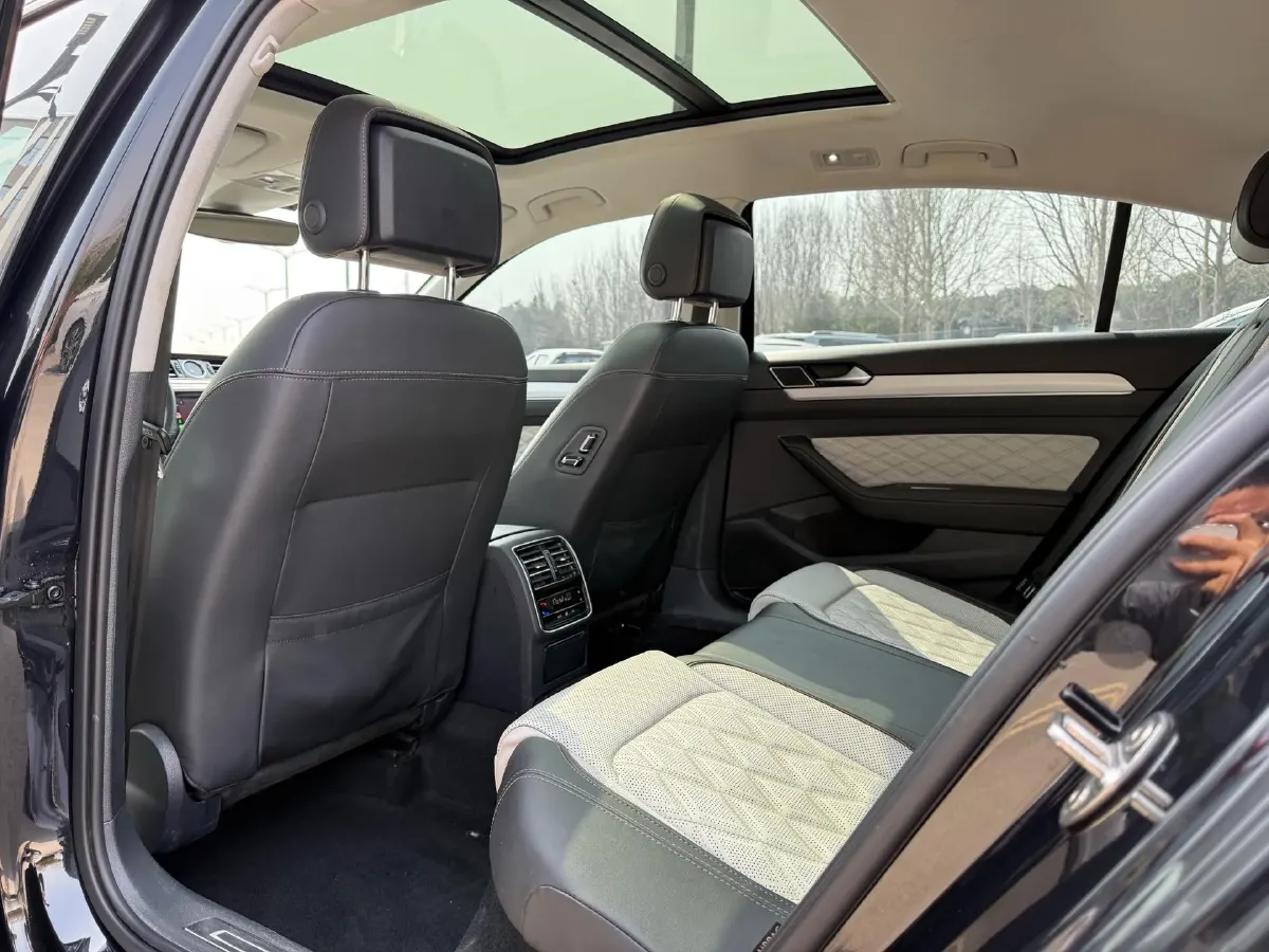 2023 Volkswagen Magotan 2.0T 186HP L4 7DCT,autocango,china used car exporter,china ev exporter,chinese used car exporter,chinese used ev exporter