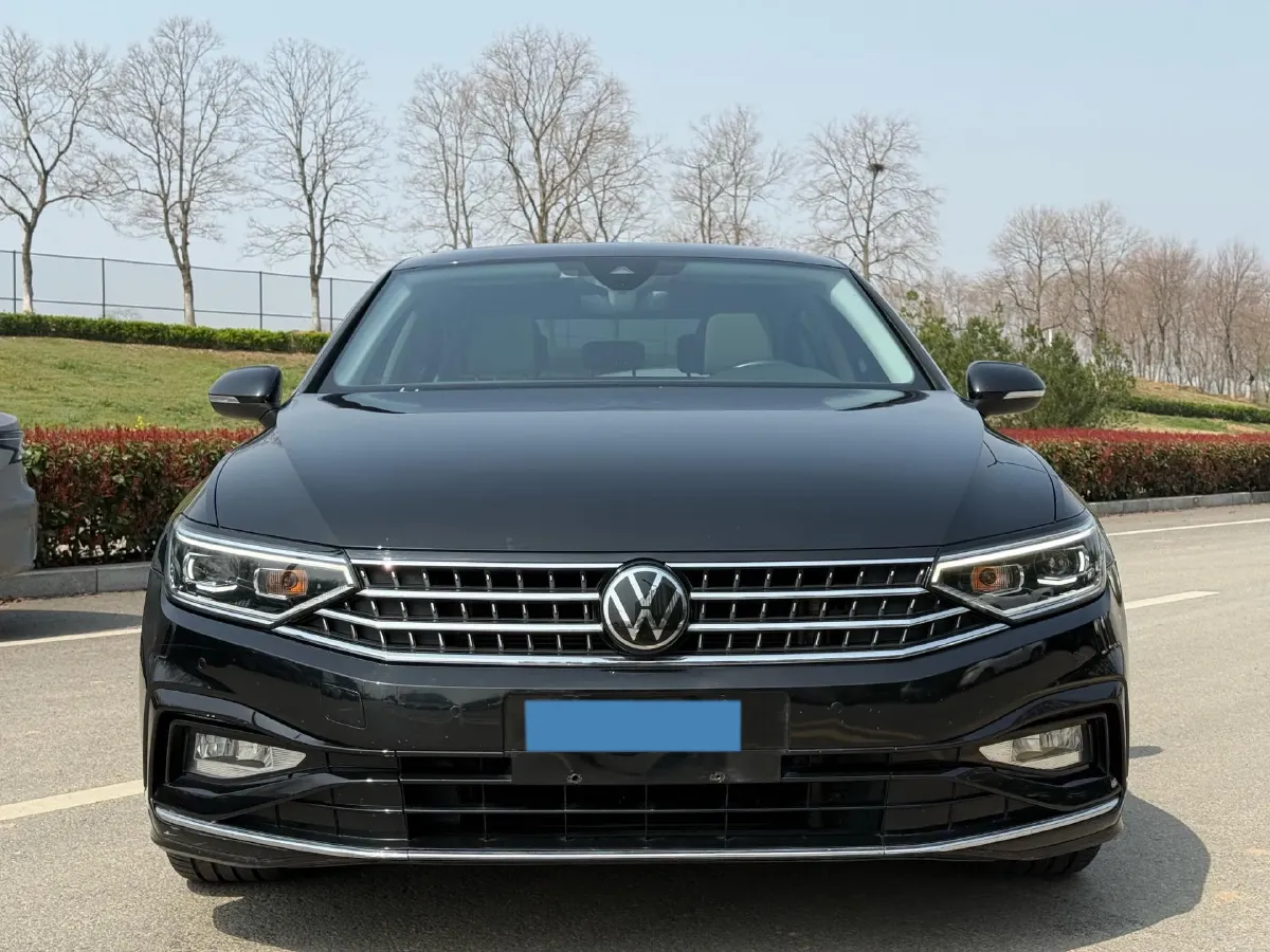 2023 Volkswagen Magotan 2.0T 186HP L4 7DCT,autocango,china used car exporter,china ev exporter,chinese used car exporter,chinese used ev exporter