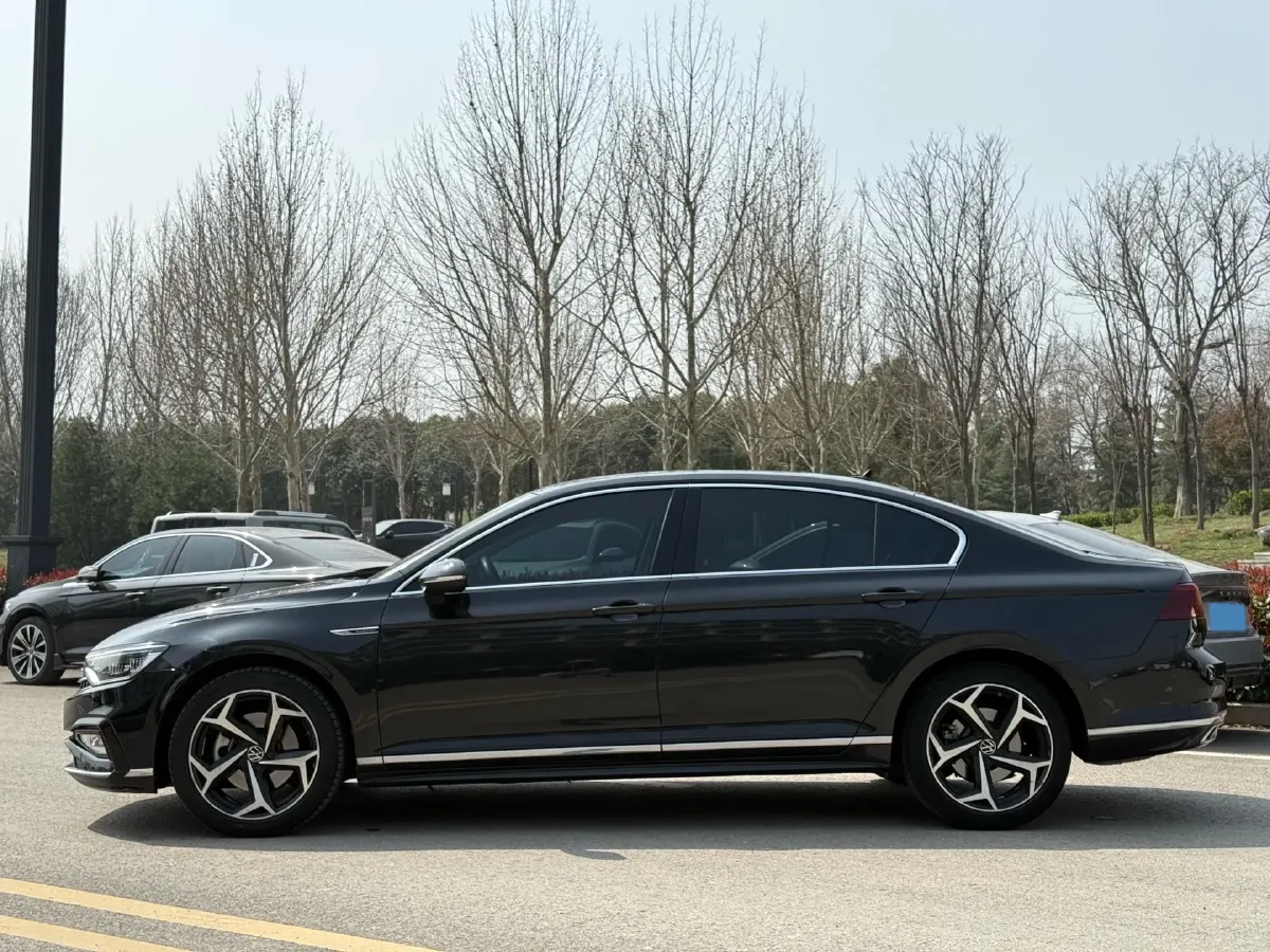 2023 Volkswagen Magotan 2.0T 186HP L4 7DCT,autocango,china used car exporter,china ev exporter,chinese used car exporter,chinese used ev exporter