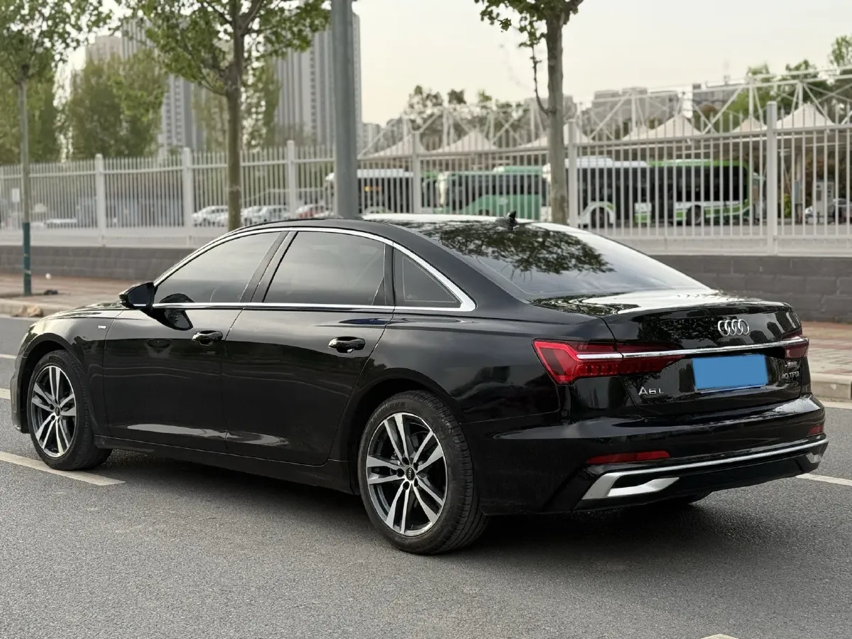2023 Audi A6L 2.0T 190HP L4 7DCT,autocango,china used car exporter,china ev exporter,chinese used car exporter,chinese used ev exporter