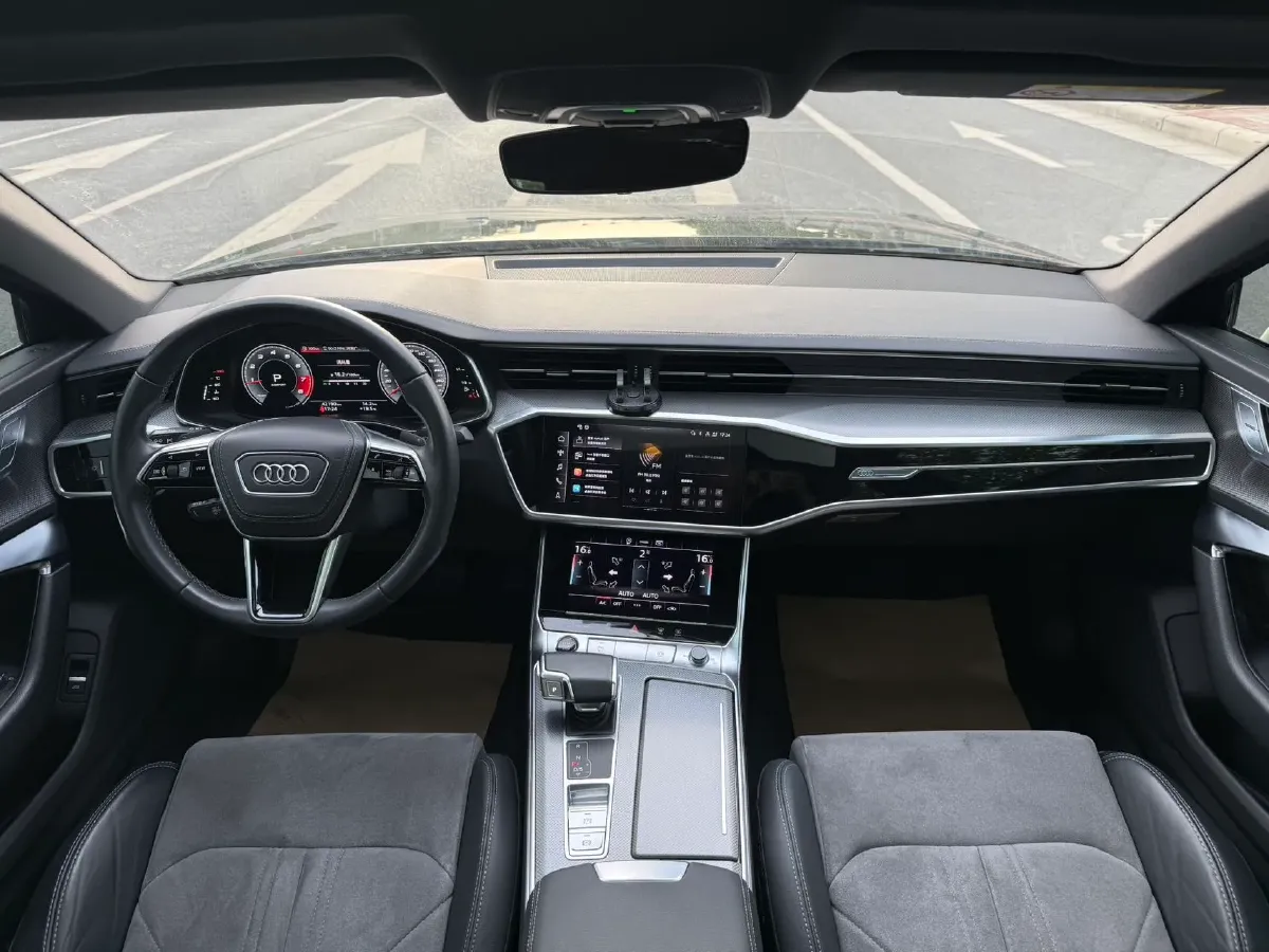 2023 Audi A6L 2.0T 190HP L4 7DCT,autocango,china used car exporter,china ev exporter,chinese used car exporter,chinese used ev exporter