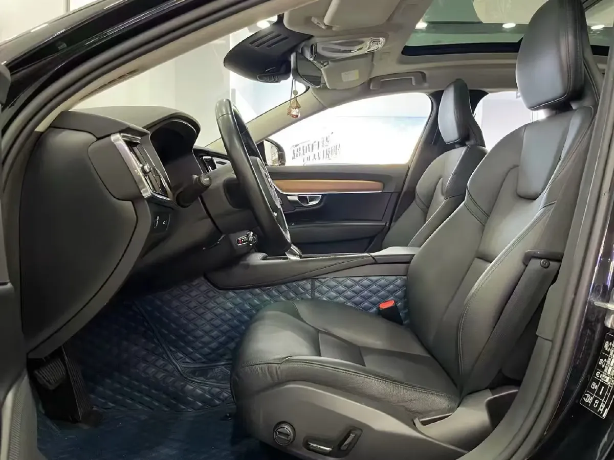 2022 Volvo S90 2.0T 250HP L4 8AT,autocango,china used car exporter,china ev exporter,chinese used car exporter,chinese used ev exporter