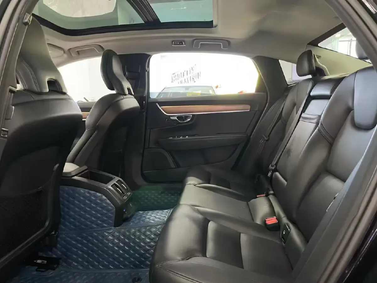 2022 Volvo S90 2.0T 250HP L4 8AT,autocango,china used car exporter,china ev exporter,chinese used car exporter,chinese used ev exporter