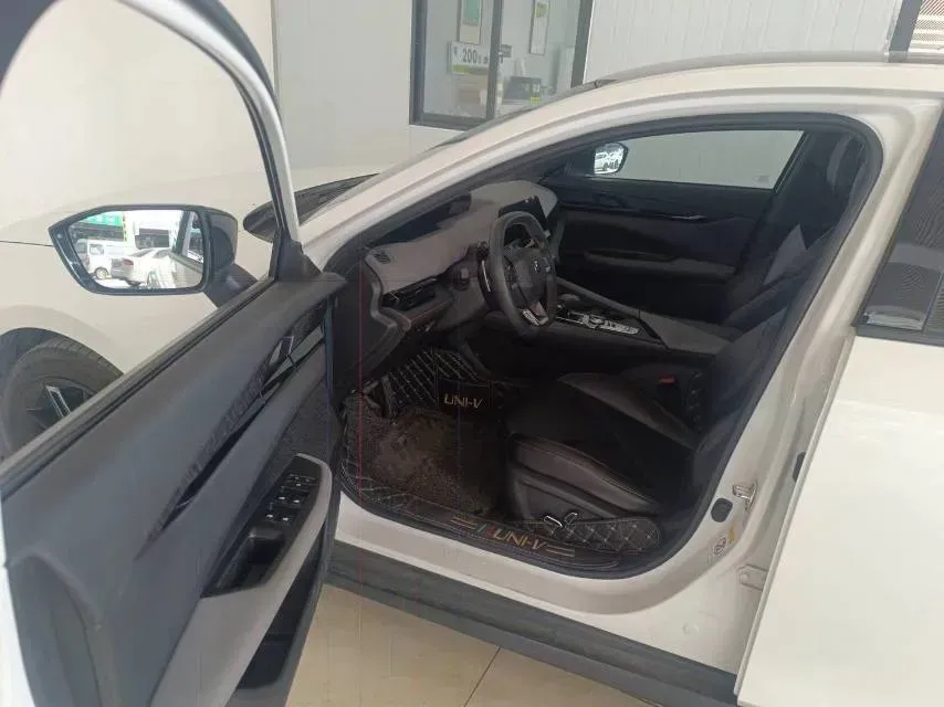 2022 ChangAn UNI-V 1.5T 188HP L4 7DCT,autocango,china used car exporter,china ev exporter,chinese used car exporter,chinese used ev exporter