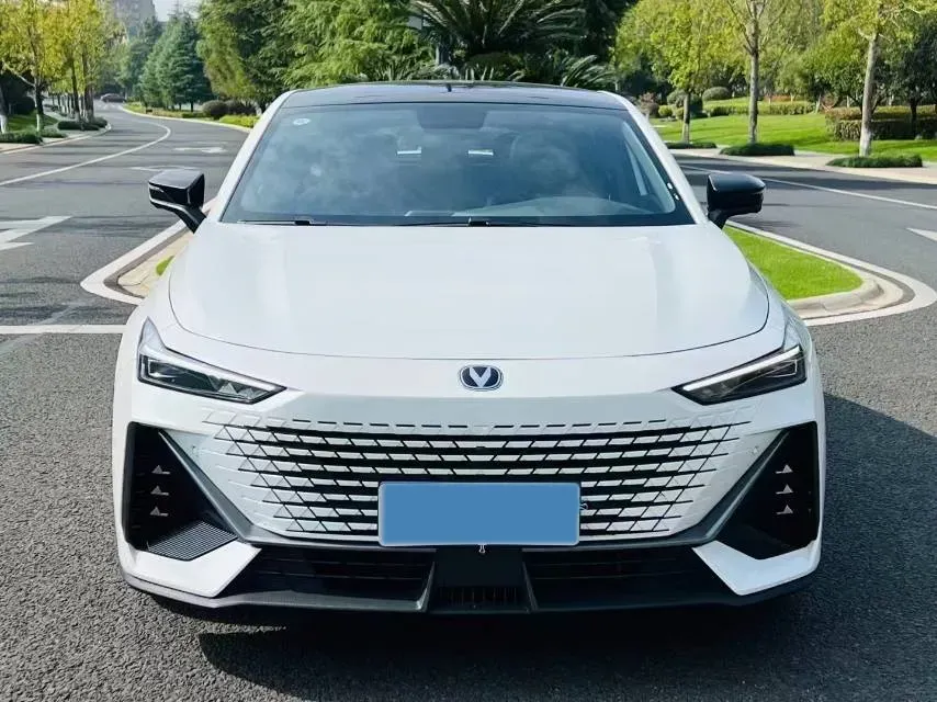 2022 ChangAn UNI-V 1.5T 188HP L4 7DCT,autocango,china used car exporter,china ev exporter,chinese used car exporter,chinese used ev exporter