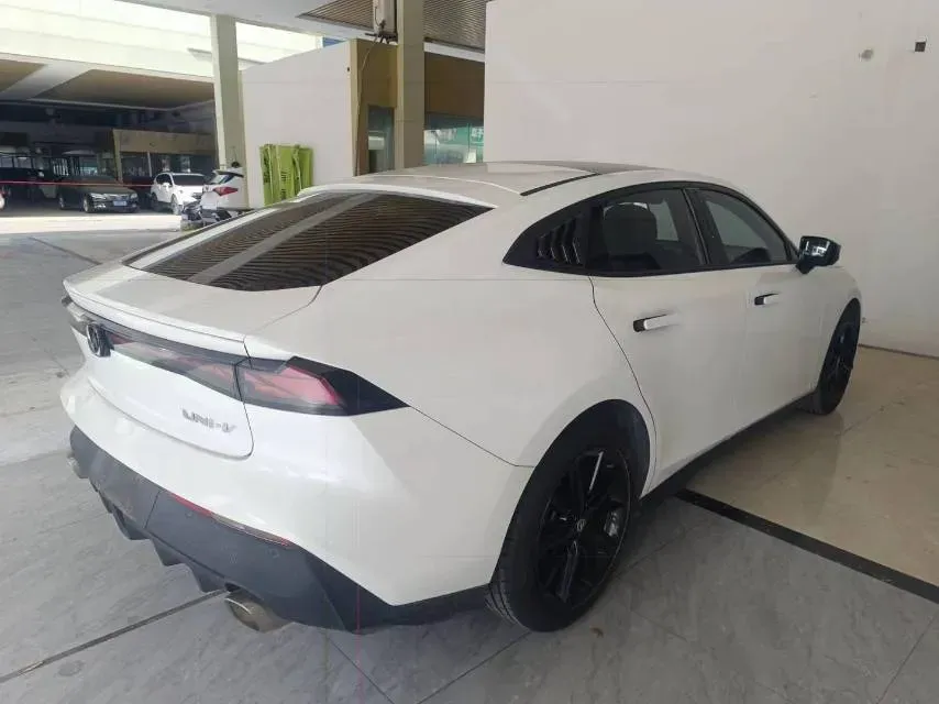 2022 ChangAn UNI-V 1.5T 188HP L4 7DCT,autocango,china used car exporter,china ev exporter,chinese used car exporter,chinese used ev exporter