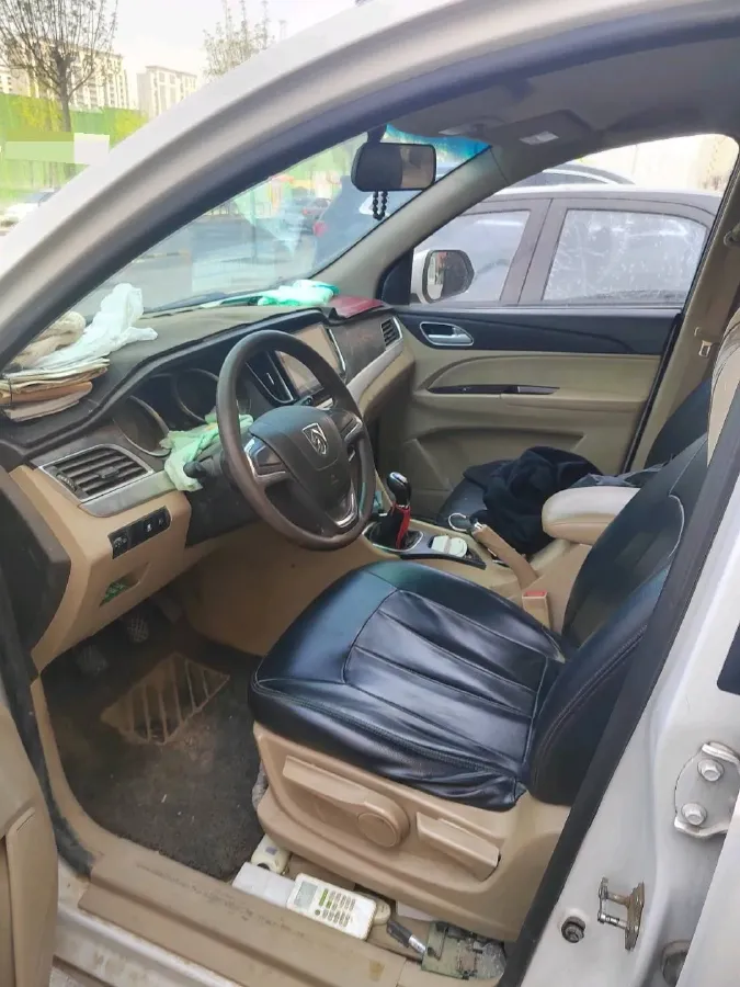 2019 BaoJun 730 1.5L 105HP L4 6MT,autocango,china used car exporter,china ev exporter,chinese used car exporter,chinese used ev exporter