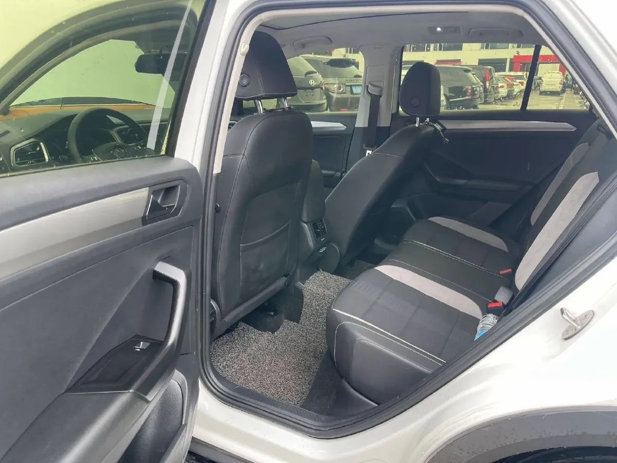 2019 Volkswagen T-Roc 1.4T 131HP L4 7DCT,autocango,china used car exporter,china ev exporter,chinese used car exporter,chinese used ev exporter