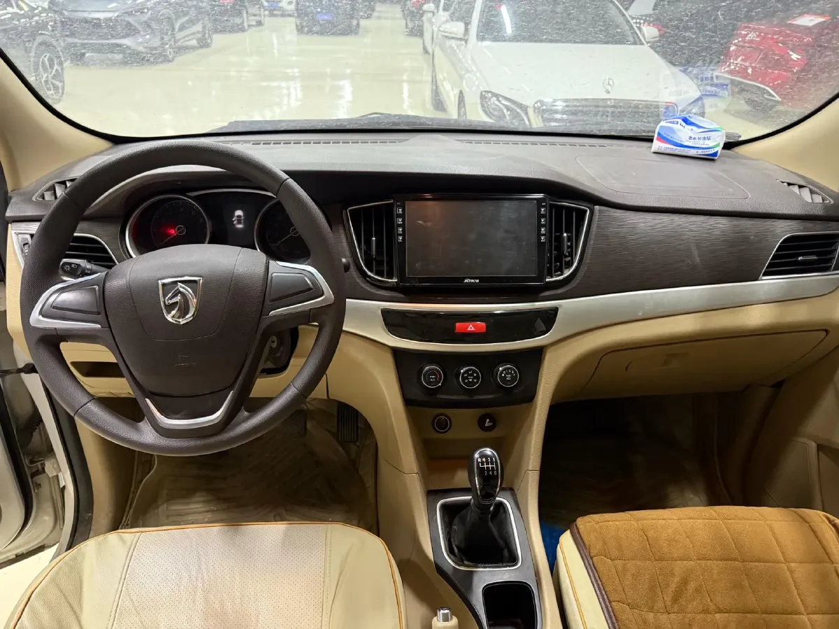 2019 BaoJun 730 1.5L 105HP L4 6MT,autocango,china used car exporter,china ev exporter,chinese used car exporter,chinese used ev exporter