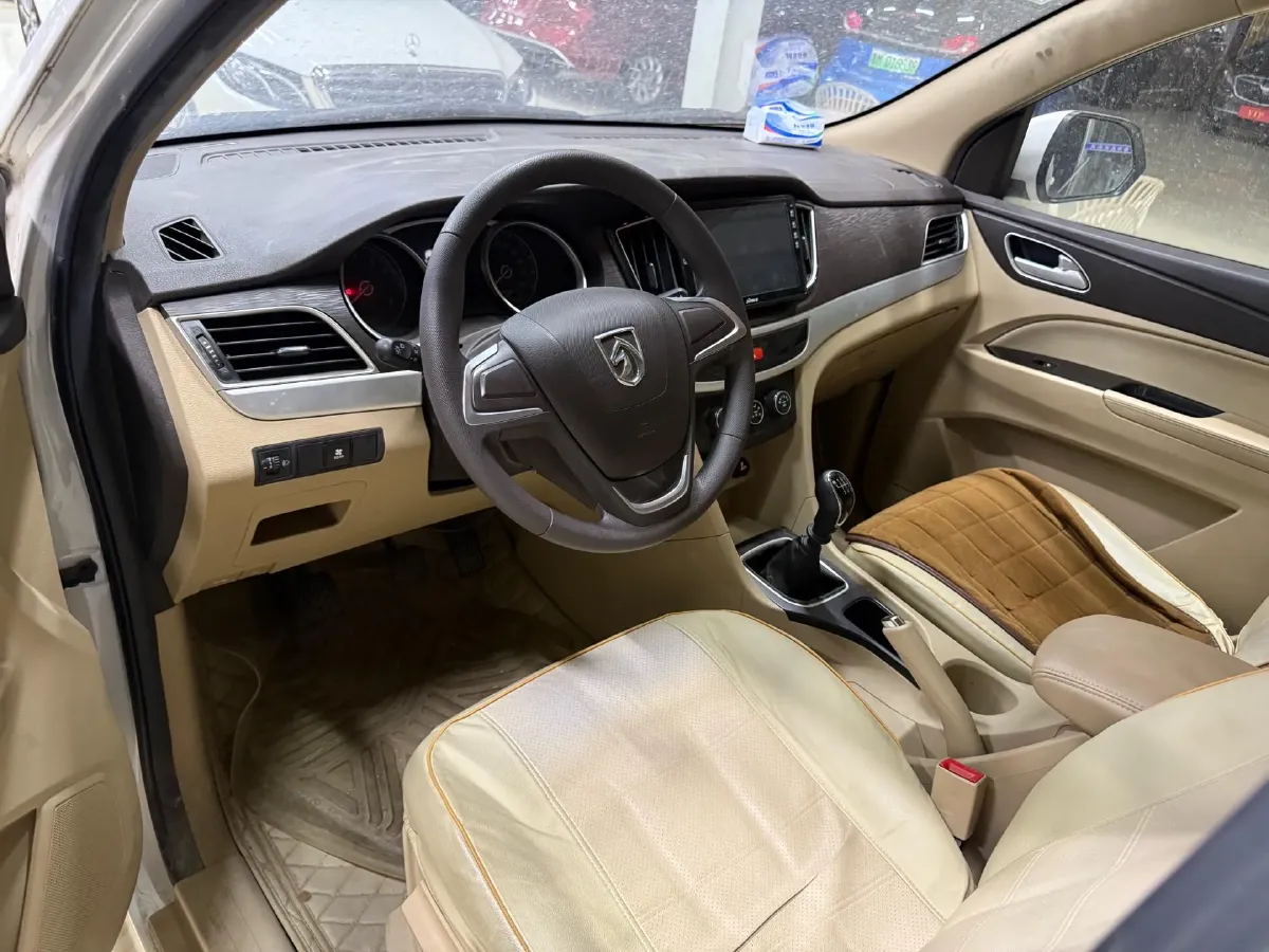 2019 BaoJun 730 1.5L 105HP L4 6MT,autocango,china used car exporter,china ev exporter,chinese used car exporter,chinese used ev exporter