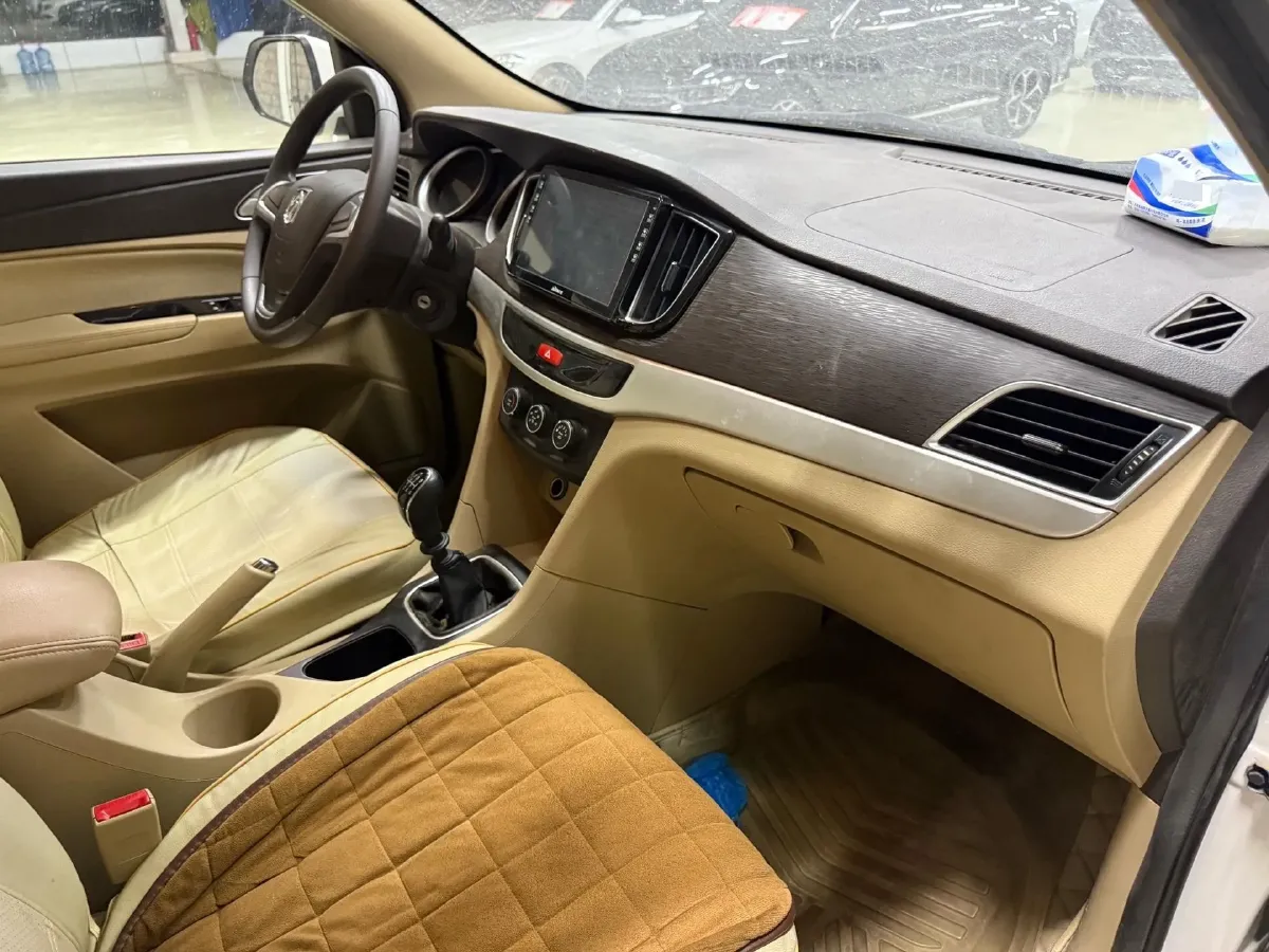 2019 BaoJun 730 1.5L 105HP L4 6MT,autocango,china used car exporter,china ev exporter,chinese used car exporter,chinese used ev exporter