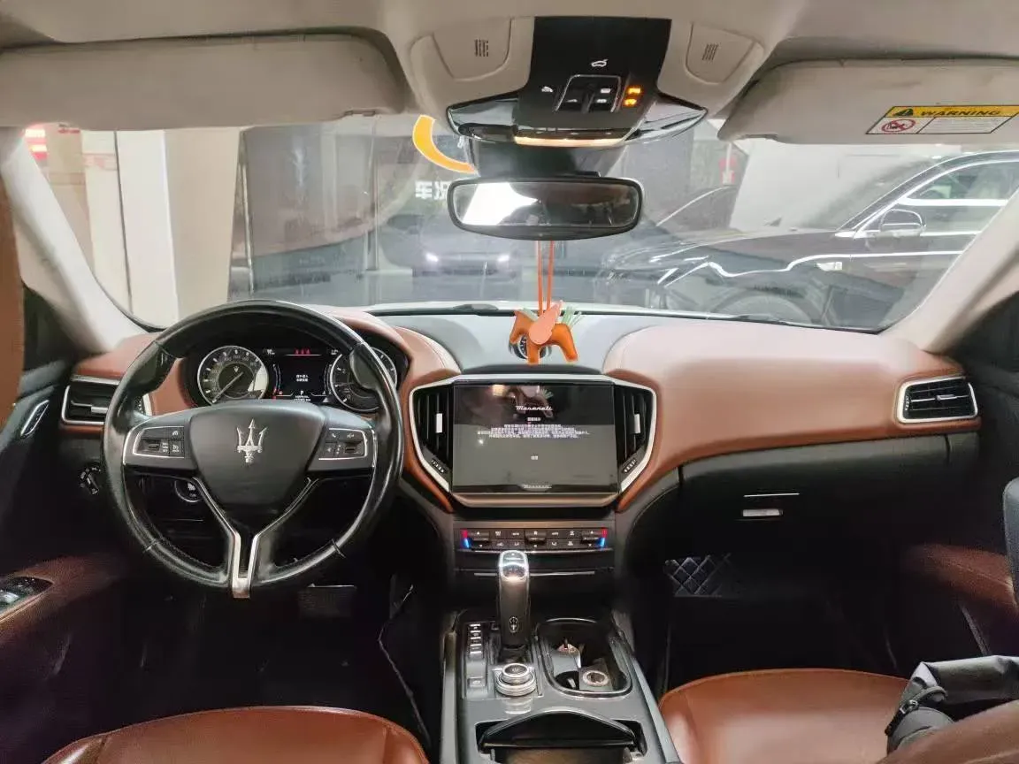 2021 Maserati Ghibli 2.0T 330HP L4 8AT,autocango,china used car exporter,china ev exporter,chinese used car exporter,chinese used ev exporter