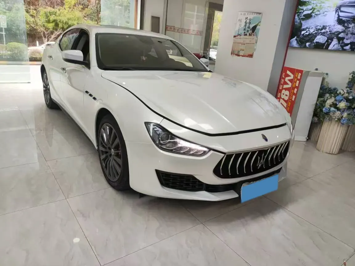 2021 Maserati Ghibli 2.0T 330HP L4 8AT,autocango,china used car exporter,china ev exporter,chinese used car exporter,chinese used ev exporter
