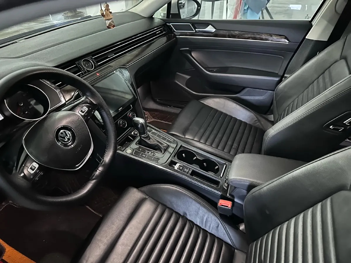 2018 Volkswagen Magotan 1.8T 180HP L4 7DCT,autocango,china used car exporter,china ev exporter,chinese used car exporter,chinese used ev exporter