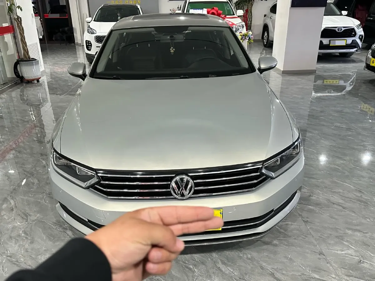 2018 Volkswagen Magotan 1.8T 180HP L4 7DCT,autocango,china used car exporter,china ev exporter,chinese used car exporter,chinese used ev exporter