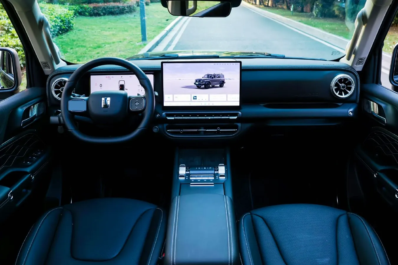 2025 Tank 300 2.0T 252HP L4 9AT PHEV,autocango,china used car exporter,china ev exporter,chinese used car exporter,chinese used ev exporter