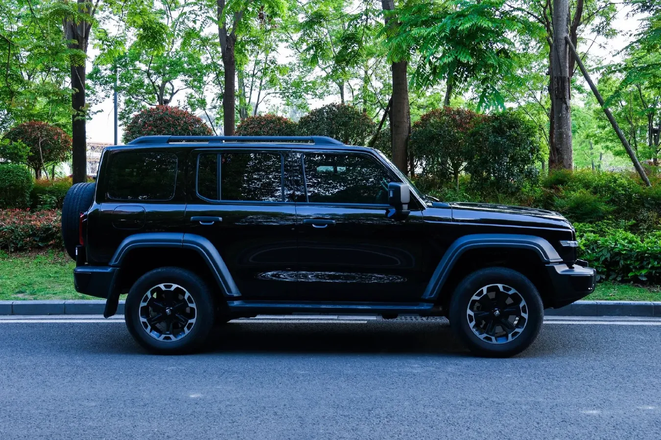 2025 Tank 300 2.0T 252HP L4 9AT PHEV,autocango,china used car exporter,china ev exporter,chinese used car exporter,chinese used ev exporter