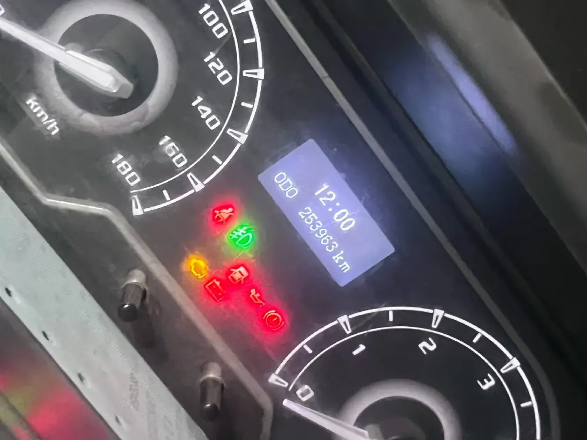 2018 MAXUS XinTu V80 2.5T 136HP L4 6MT,autocango,china used car exporter,china ev exporter,chinese used car exporter,chinese used ev exporter