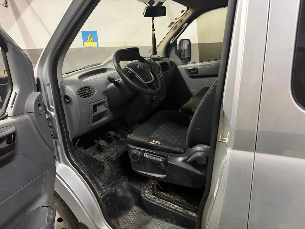 2018 MAXUS XinTu V80 2.5T 136HP L4 6MT,autocango,china used car exporter,china ev exporter,chinese used car exporter,chinese used ev exporter