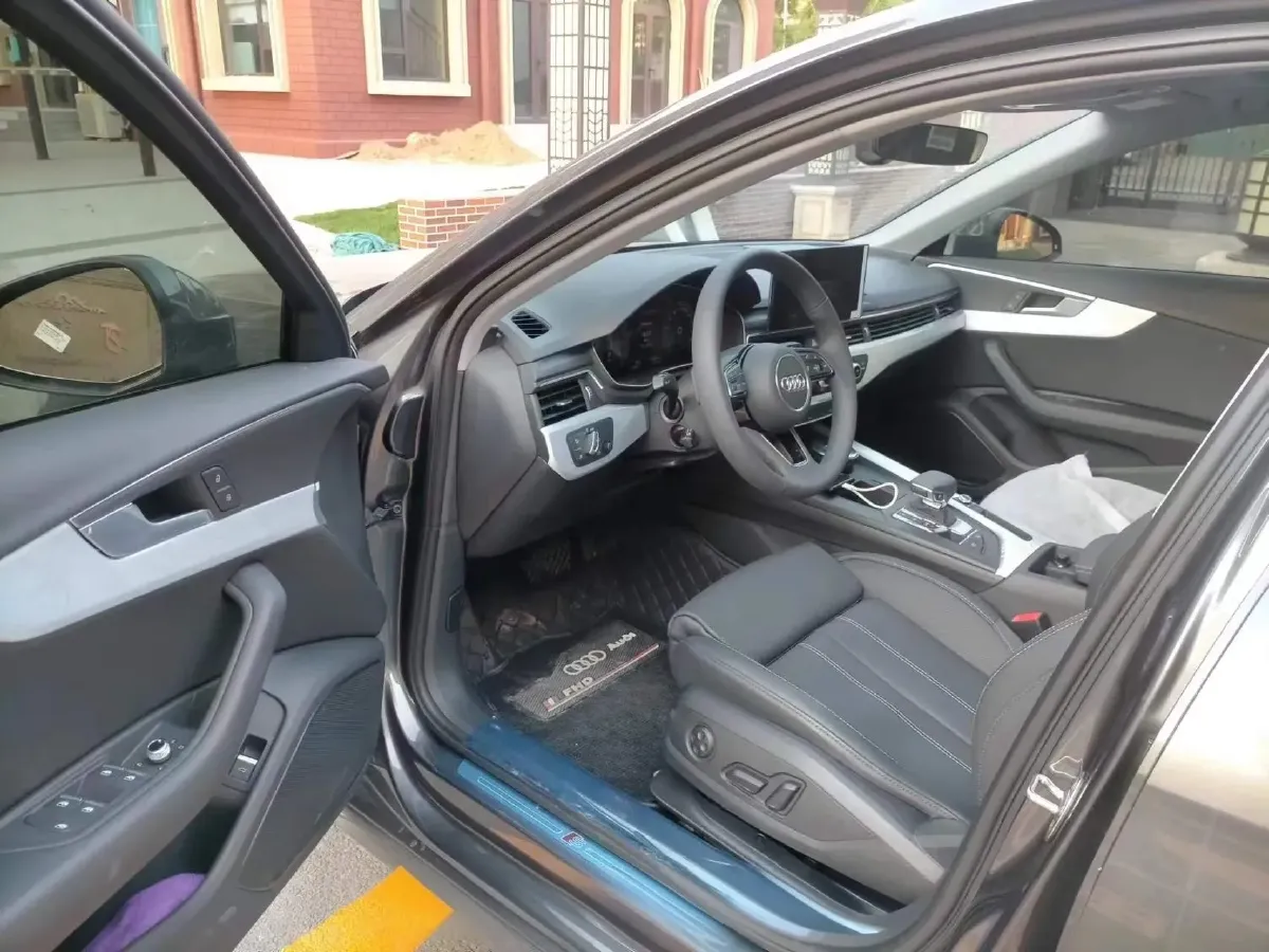 2023 Audi A4L 2.0T 190HP L4 7DCT,autocango,china used car exporter,china ev exporter,chinese used car exporter,chinese used ev exporter